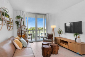 Tropical Apartment - Balcony - Resort with Pool and Gym